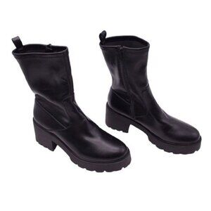 NWOB DV Dolce Vita Women's Tale Lug Sole Leather Ankle Boots in Black Size 10